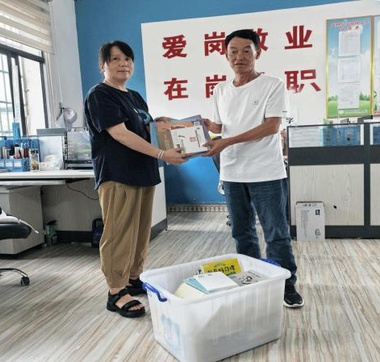 书香润童心  阅读伴成长 ---—安顺市图书馆与盔林甲、关山小学共庆“六·一”国际儿童节